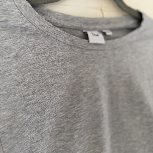Aritzia | TNA | Grey Cropped Tee | Medium - Picture 5 of 6